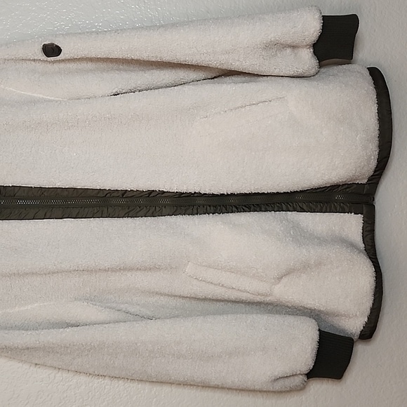 1 Madison Expedition Heritage Edition Teddy Sherpa Jacket in Cream/Olive - Picture 8 of 14